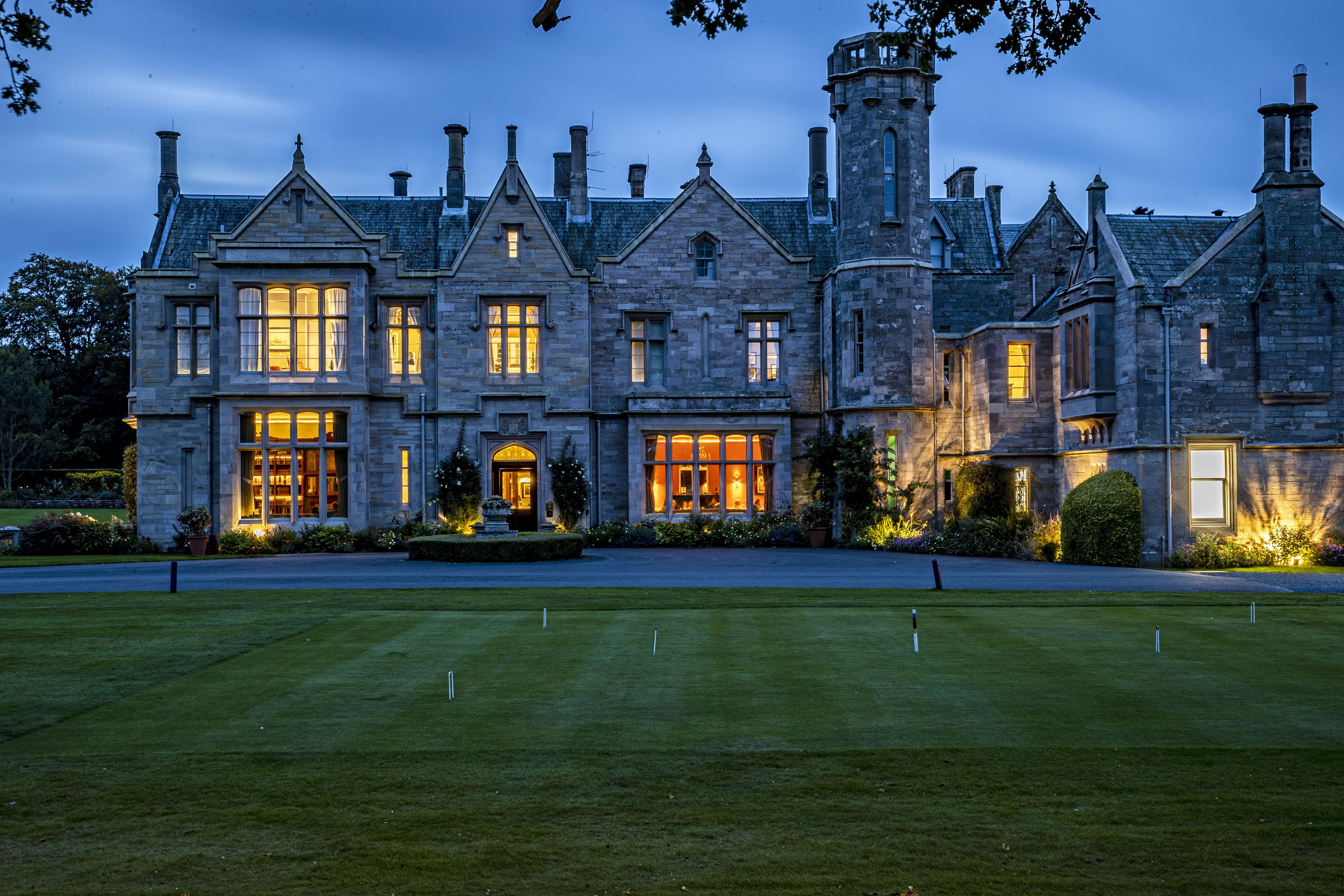 Schloss Roxburghe, Part Of Destination By Hyatt Exteriör bild The main house at night