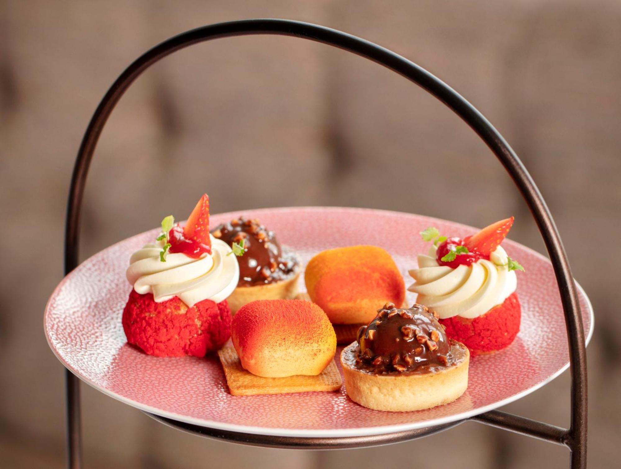 Schloss Roxburghe, Part Of Destination By Hyatt Exteriör bild A selection of petits fours