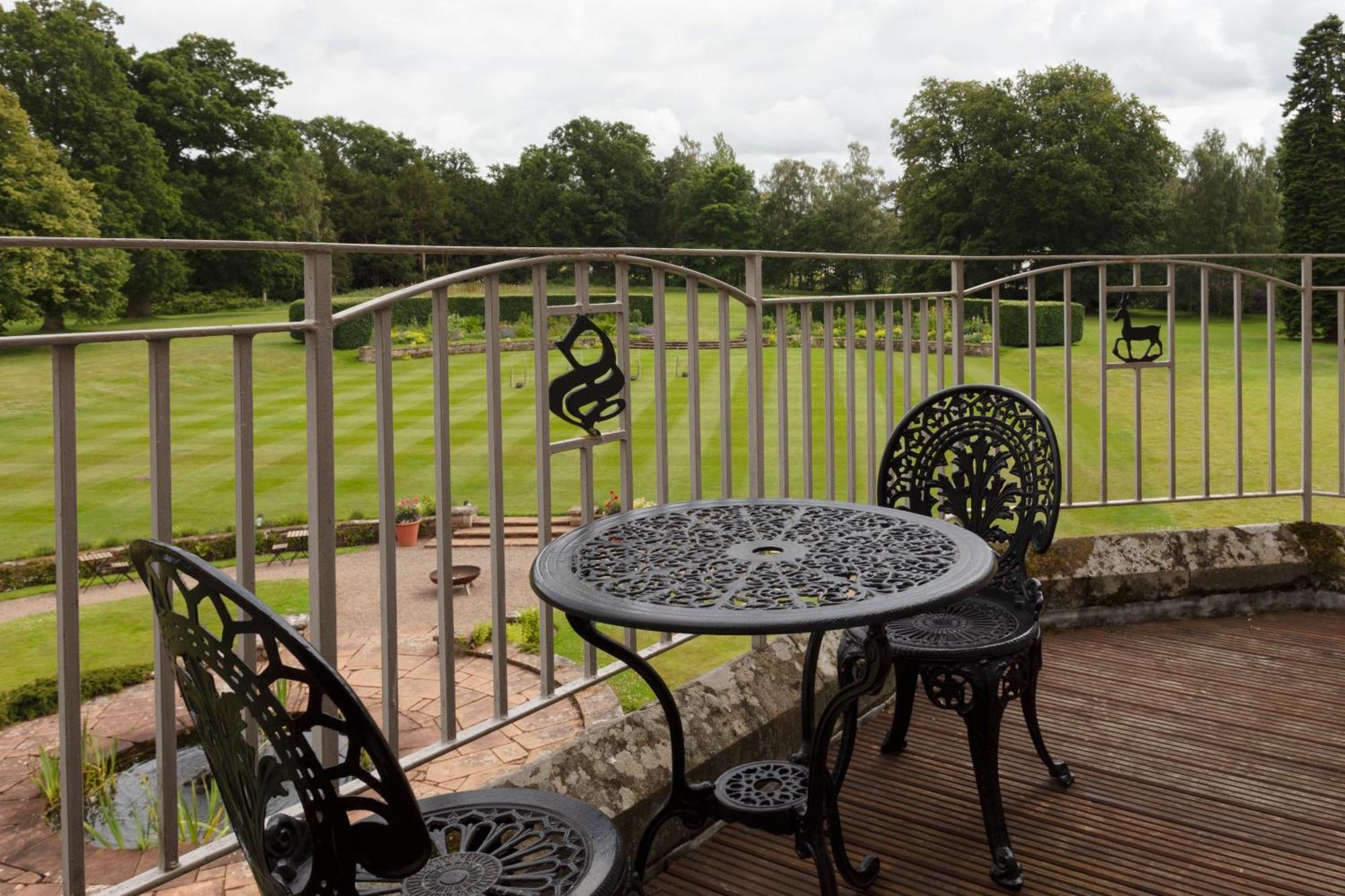 Schloss Roxburghe, Part Of Destination By Hyatt Exteriör bild The balcony at the hotel