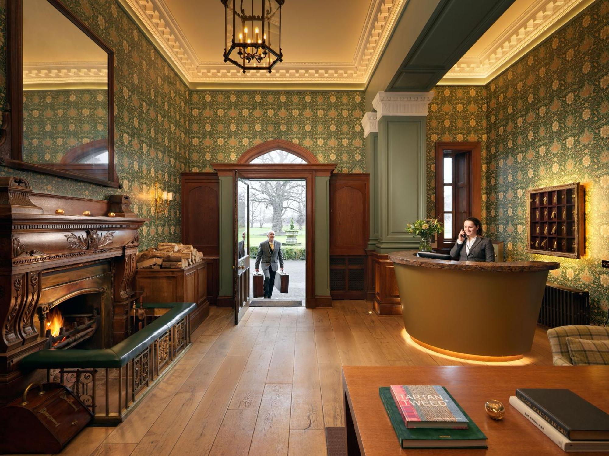 Schloss Roxburghe, Part Of Destination By Hyatt Exteriör bild The hotel's reception