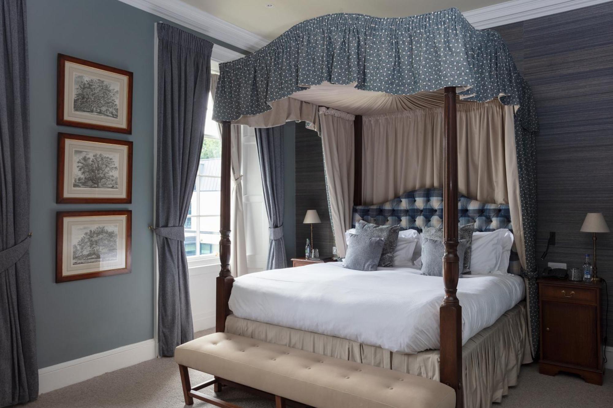 Schloss Roxburghe, Part Of Destination By Hyatt Exteriör bild A bedroom at the hotel