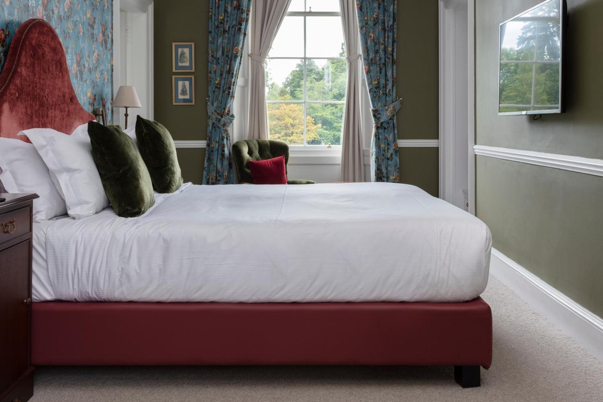 Schloss Roxburghe, Part Of Destination By Hyatt Exteriör bild A bedroom at the hotel