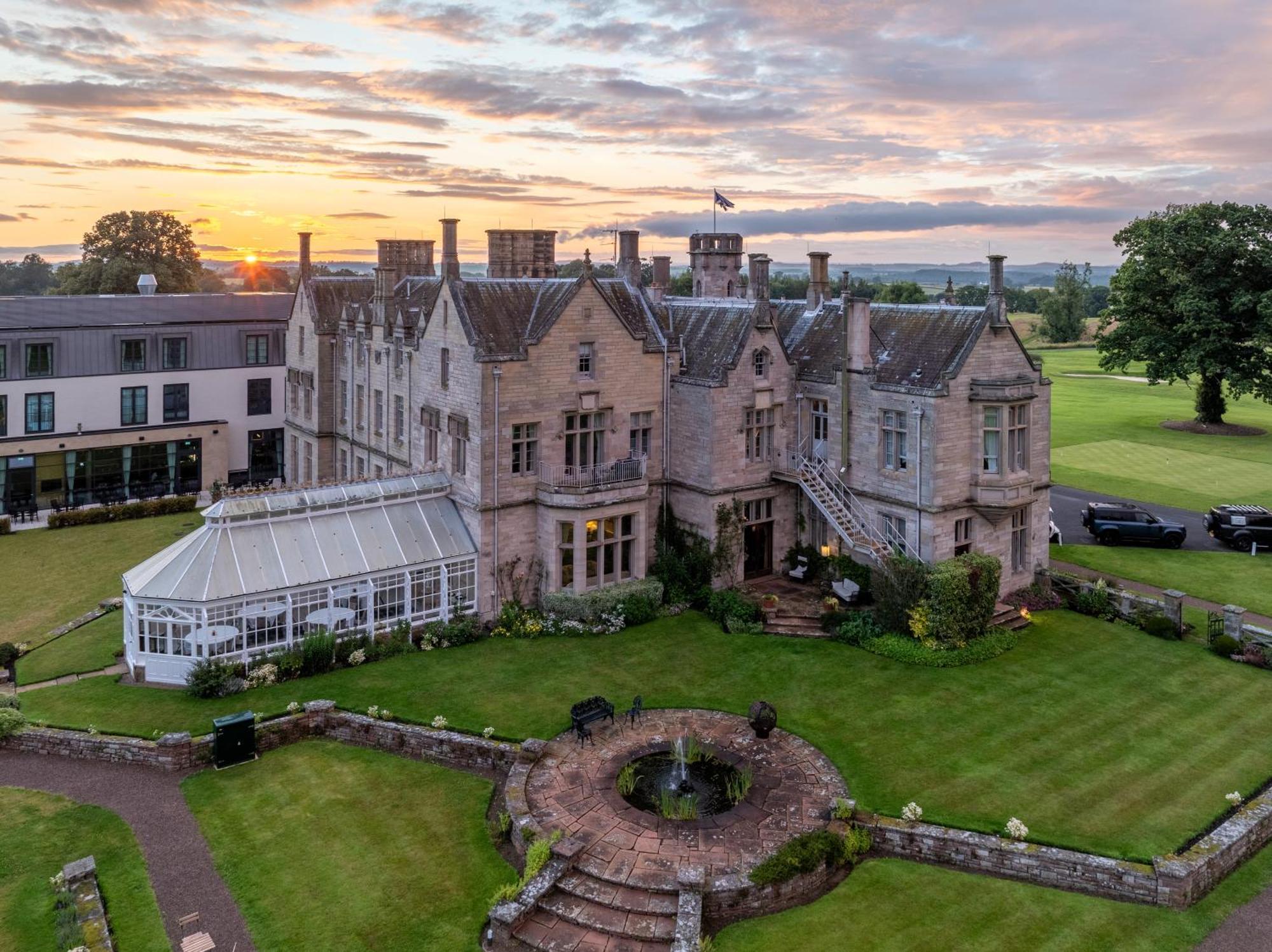 Schloss Roxburghe, Part Of Destination By Hyatt Exteriör bild The hotel at sunset