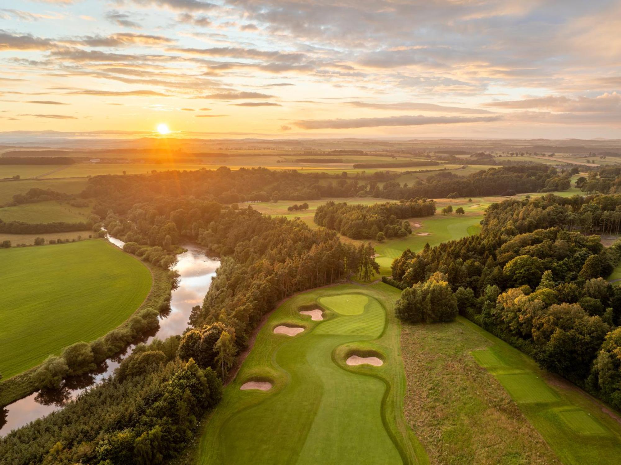 Schloss Roxburghe, Part Of Destination By Hyatt Exteriör bild The 18th hole at the Old Golf Course