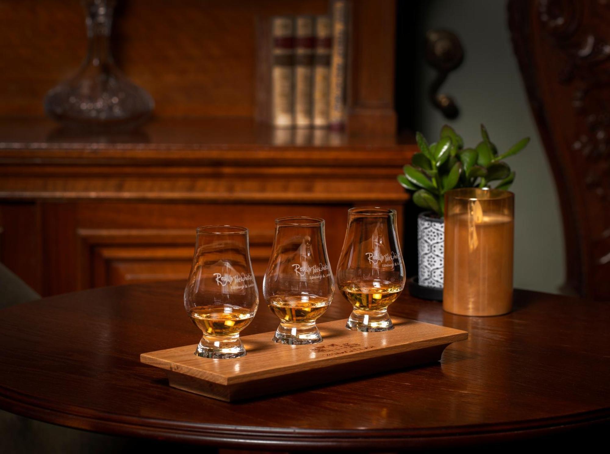 Schloss Roxburghe, Part Of Destination By Hyatt Exteriör bild A tasting tray of four samples of Scotch whisky