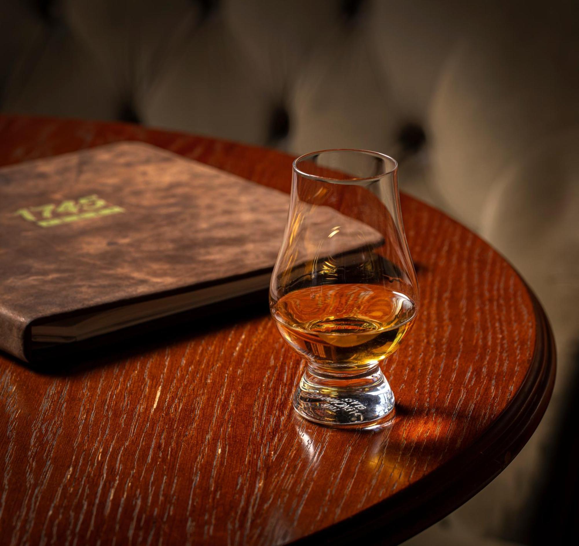 Schloss Roxburghe, Part Of Destination By Hyatt Exteriör bild A dram of single malt Scotch whisky