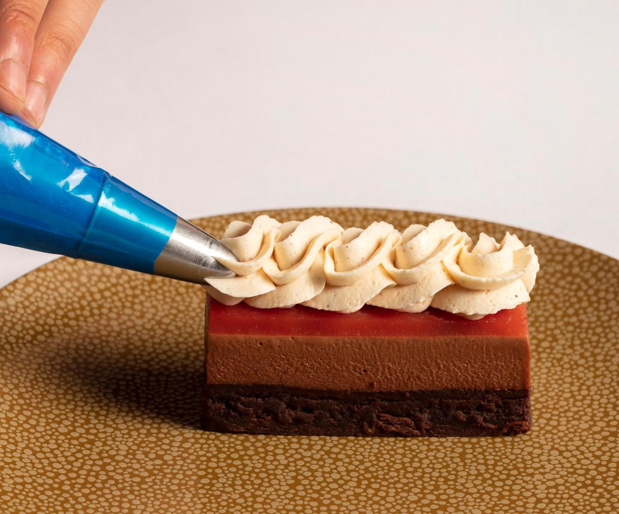 Schloss Roxburghe, Part Of Destination By Hyatt Exteriör bild A pastry chef icing a dessert