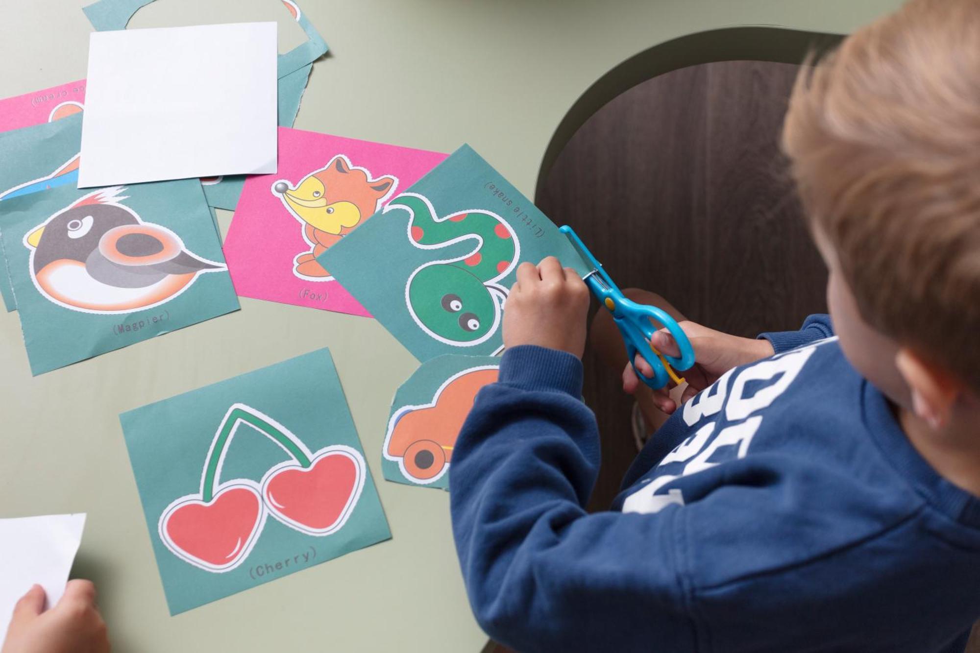 Schloss Roxburghe, Part Of Destination By Hyatt Exteriör bild Child using scissors