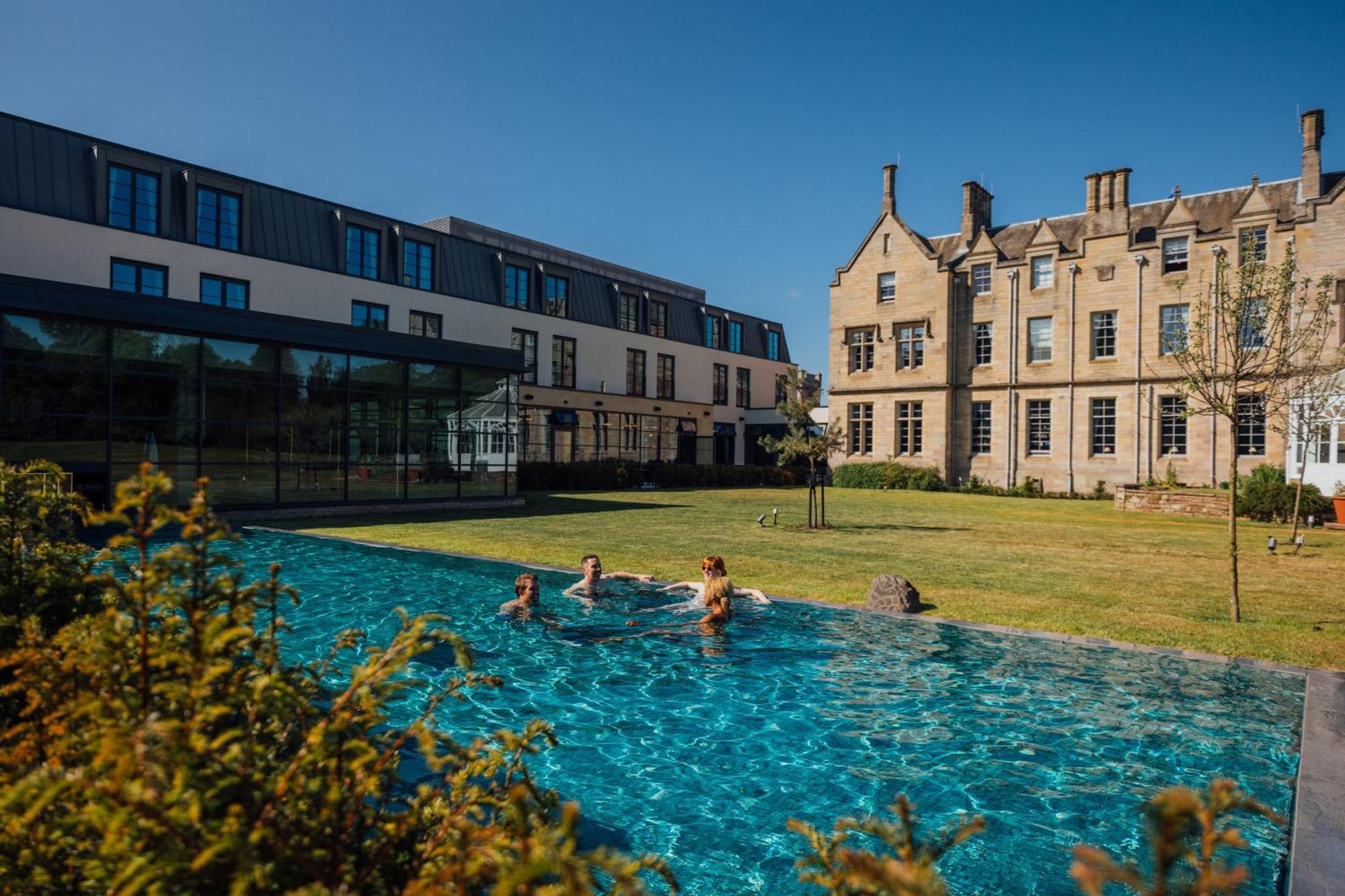 Schloss Roxburghe, Part Of Destination By Hyatt Exteriör bild The swimming pool at the Edinburgh Academy